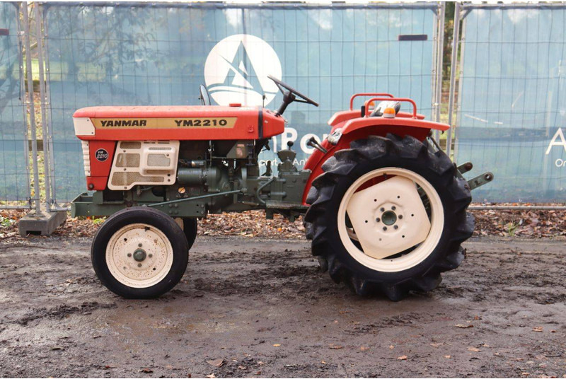 Yanmar YM2210 - Tractor: foto 2 Yanmar YM2210 - Tractor: foto 2