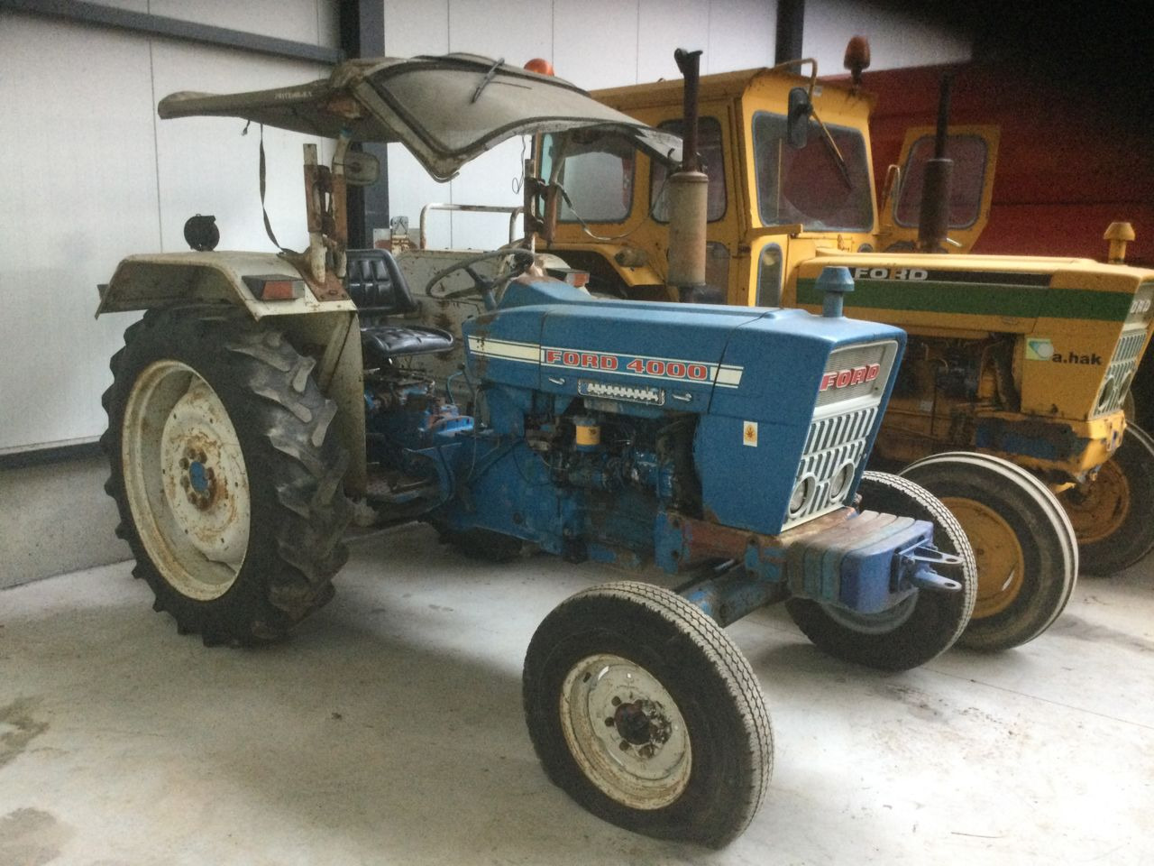 Ford 4000 - Tractor: foto 1 Ford 4000 - Tractor: foto 1