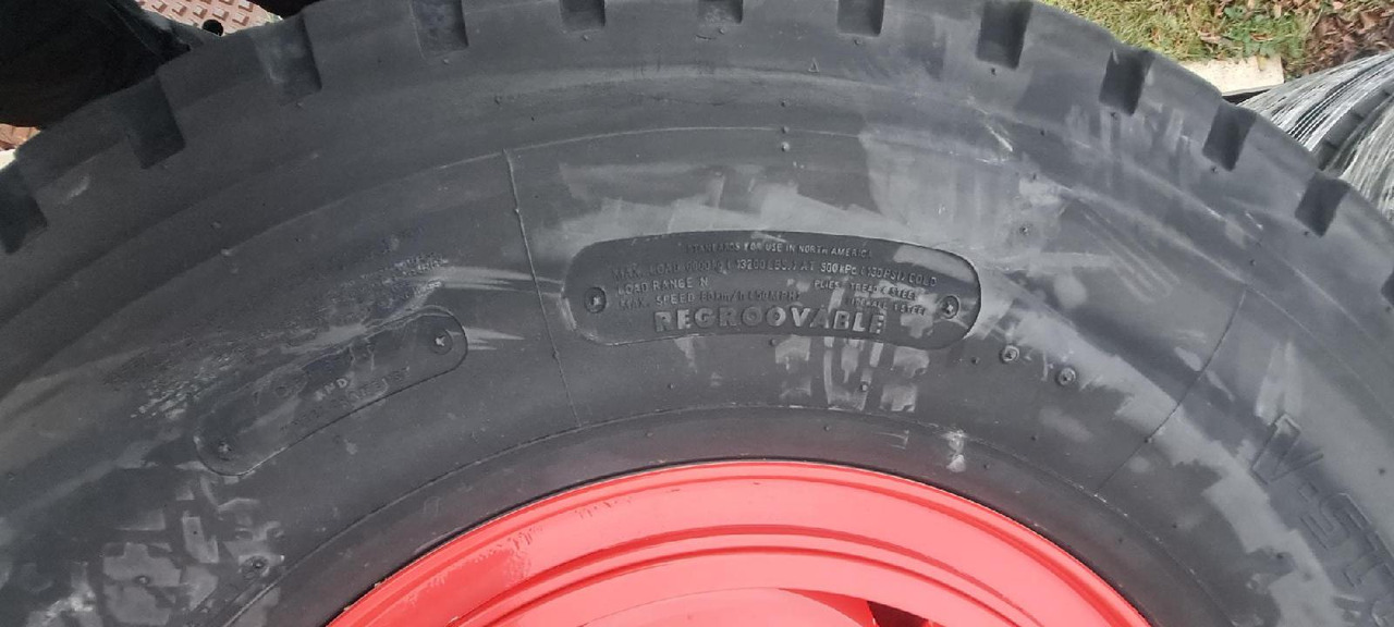 Liebherr Zubehör = Kompletträder 8 x Bridgestone VHS 385/95 R25 (14.00 R25) - Autogrúa: foto 5 Liebherr Zubehör = Kompletträder 8 x Bridgestone VHS 385/95 R25 (14.00 R25) - Autogrúa: foto 5