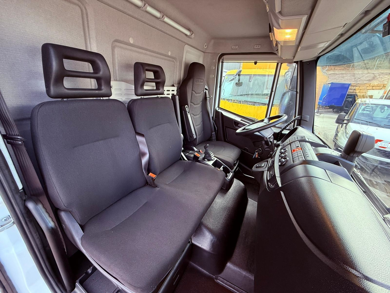 IVECO ML120E22 Eurocargo E6 (Tauliner) - Camión lona: foto 5 IVECO ML120E22 Eurocargo E6 (Tauliner) - Camión lona: foto 5