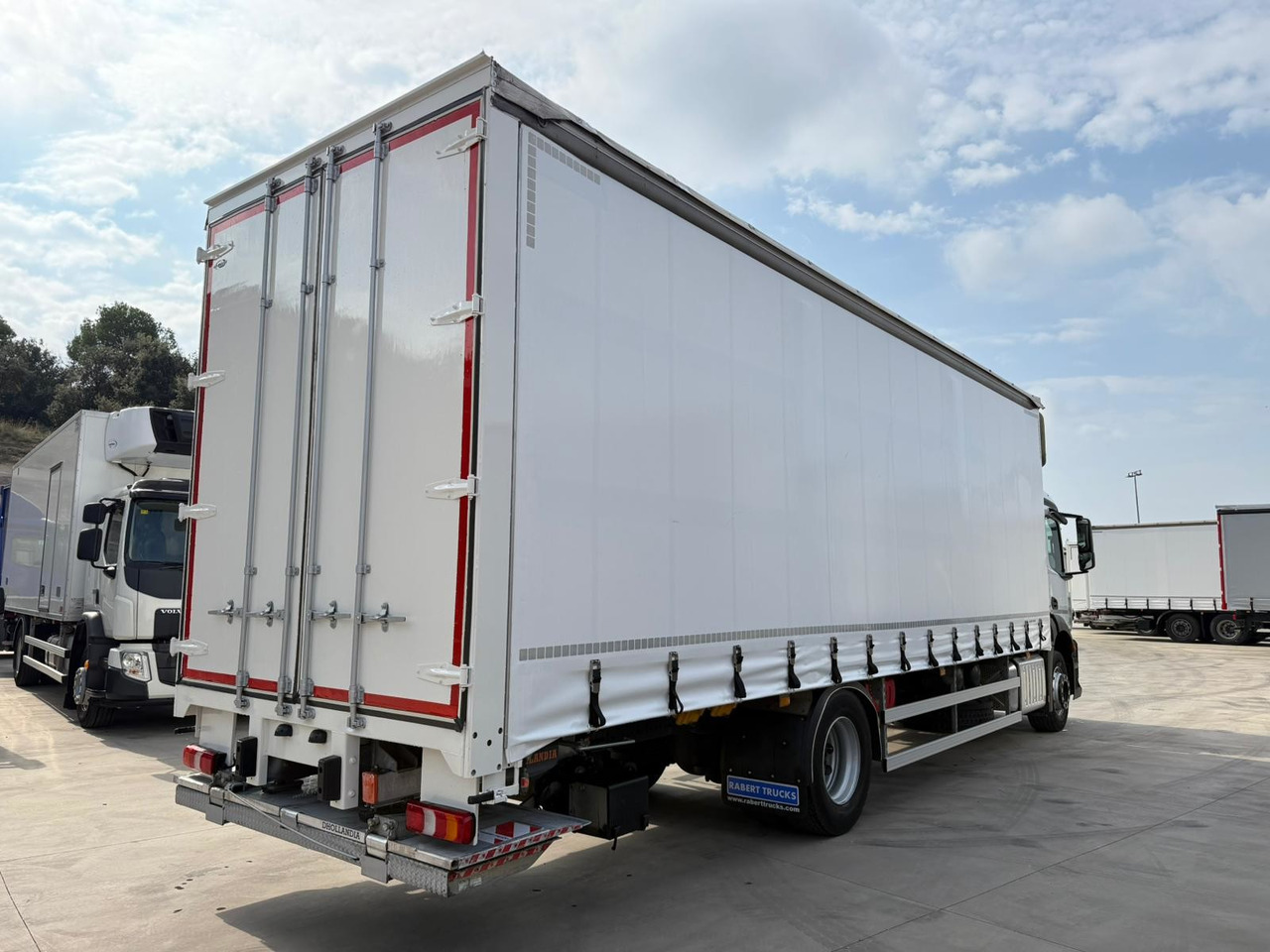 MERCEDES BENZ 18.27 Antos E6 (Tauliner) - Camión lona: foto 3 MERCEDES BENZ 18.27 Antos E6 (Tauliner) - Camión lona: foto 3