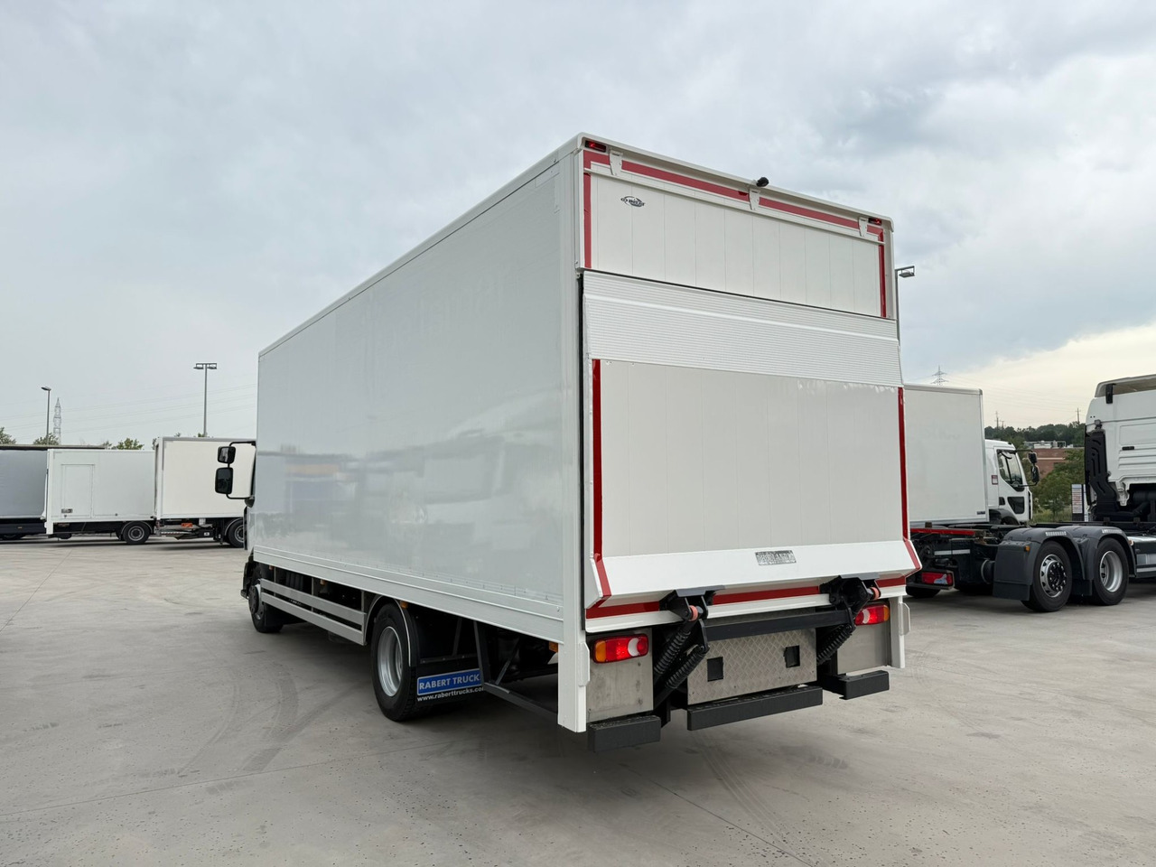 RENAULT D E6 (VAN) - Camión caja cerrada: foto 4 RENAULT D E6 (VAN) - Camión caja cerrada: foto 4