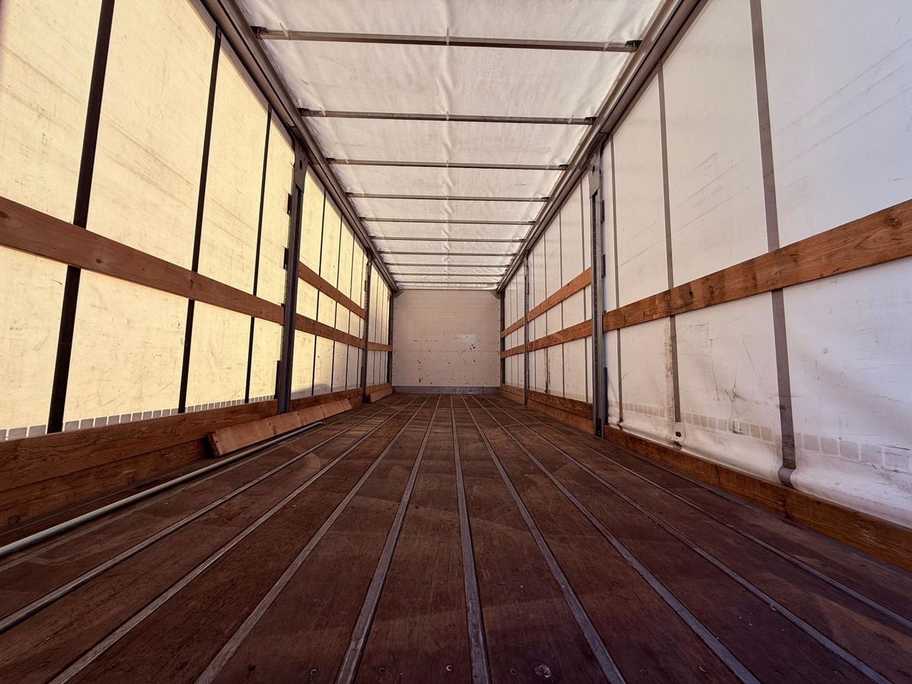 RENAULT D19.280 E6 (Tauliner) - Camión lona: foto 5 RENAULT D19.280 E6 (Tauliner) - Camión lona: foto 5