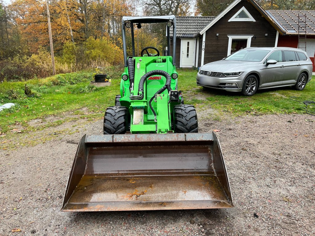 Avant 523 Optidrive med tillbehör - Minicargadora: foto 2 Avant 523 Optidrive med tillbehör - Minicargadora: foto 2