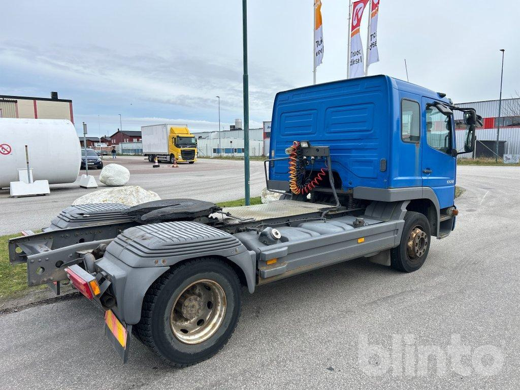 MERCEDES-BENZ 1328 LS 4X - Cabeza tractora: foto 5 MERCEDES-BENZ 1328 LS 4X - Cabeza tractora: foto 5