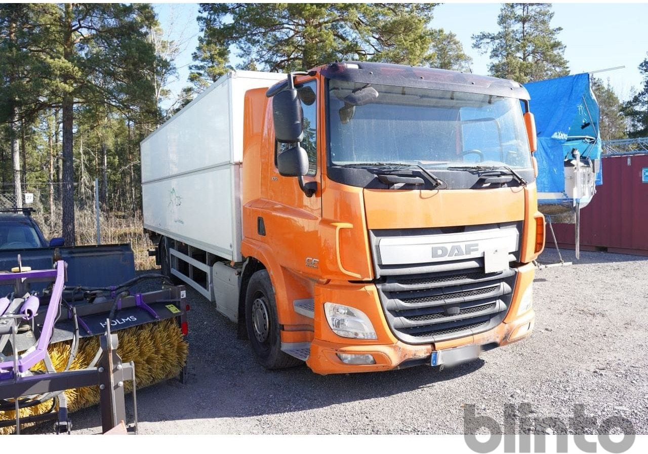 DAF CF 370Y / Höj & sänkbart skåp - Camión caja cerrada: foto 3 DAF CF 370Y / Höj & sänkbart skåp - Camión caja cerrada: foto 3