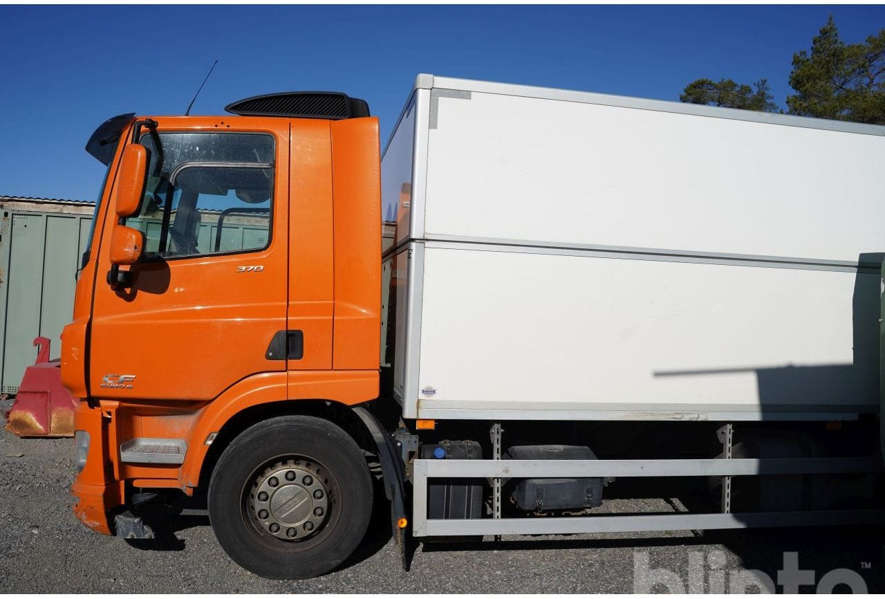 DAF CF 370Y / Höj & sänkbart skåp - Camión caja cerrada: foto 5 DAF CF 370Y / Höj & sänkbart skåp - Camión caja cerrada: foto 5