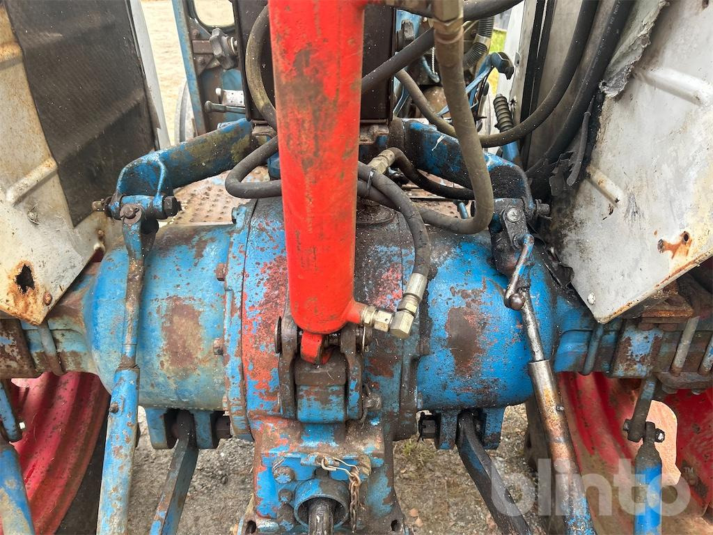 Tractor FORD 4000: foto 42