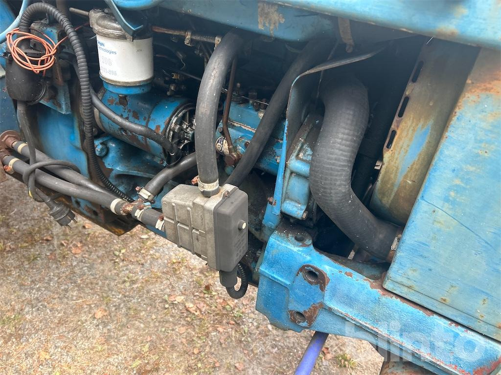 Tractor FORD 4000: foto 27