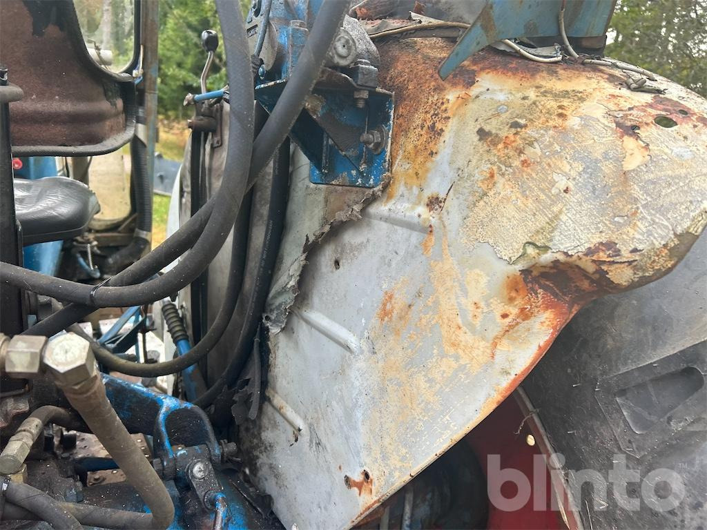 Tractor FORD 4000: foto 47