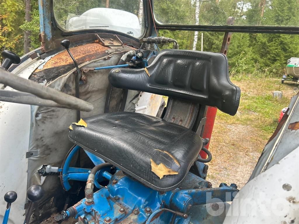 Tractor FORD 4000: foto 49