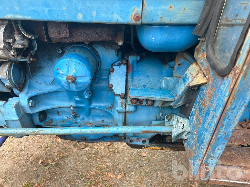 Tractor FORD 4000: foto 15
