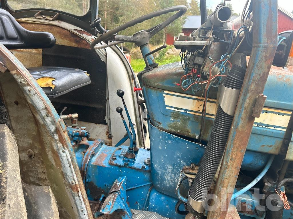 Tractor FORD 4000: foto 36