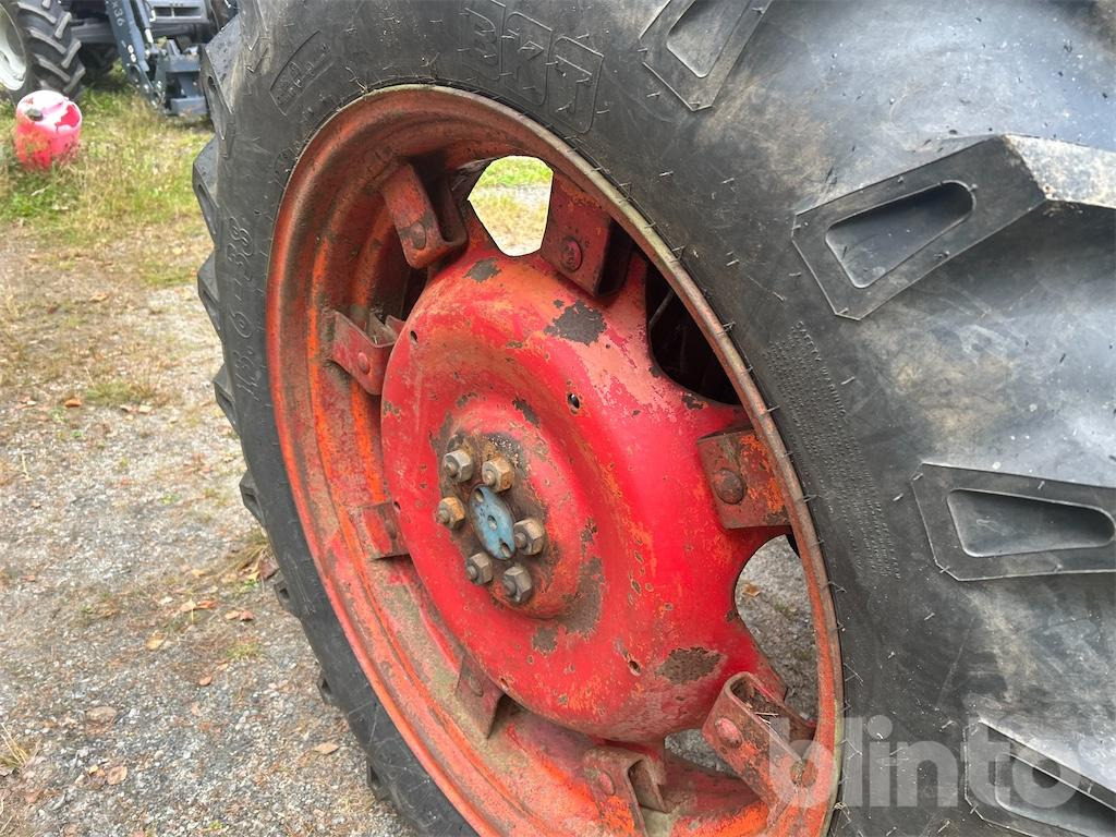 Tractor FORD 4000: foto 37