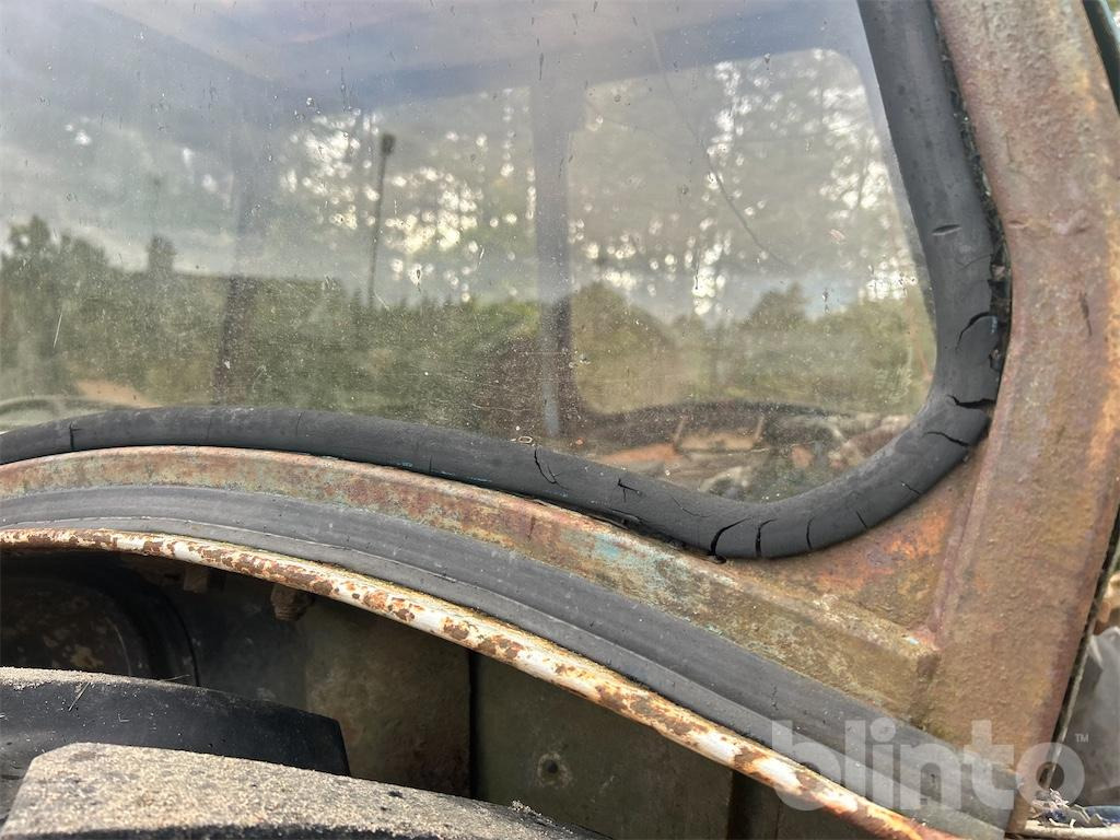 Tractor FORD 4000: foto 7
