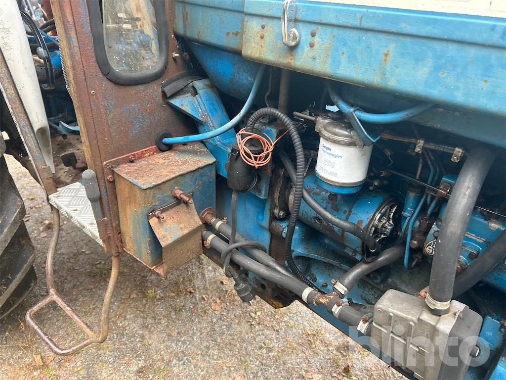 Tractor FORD 4000: foto 28