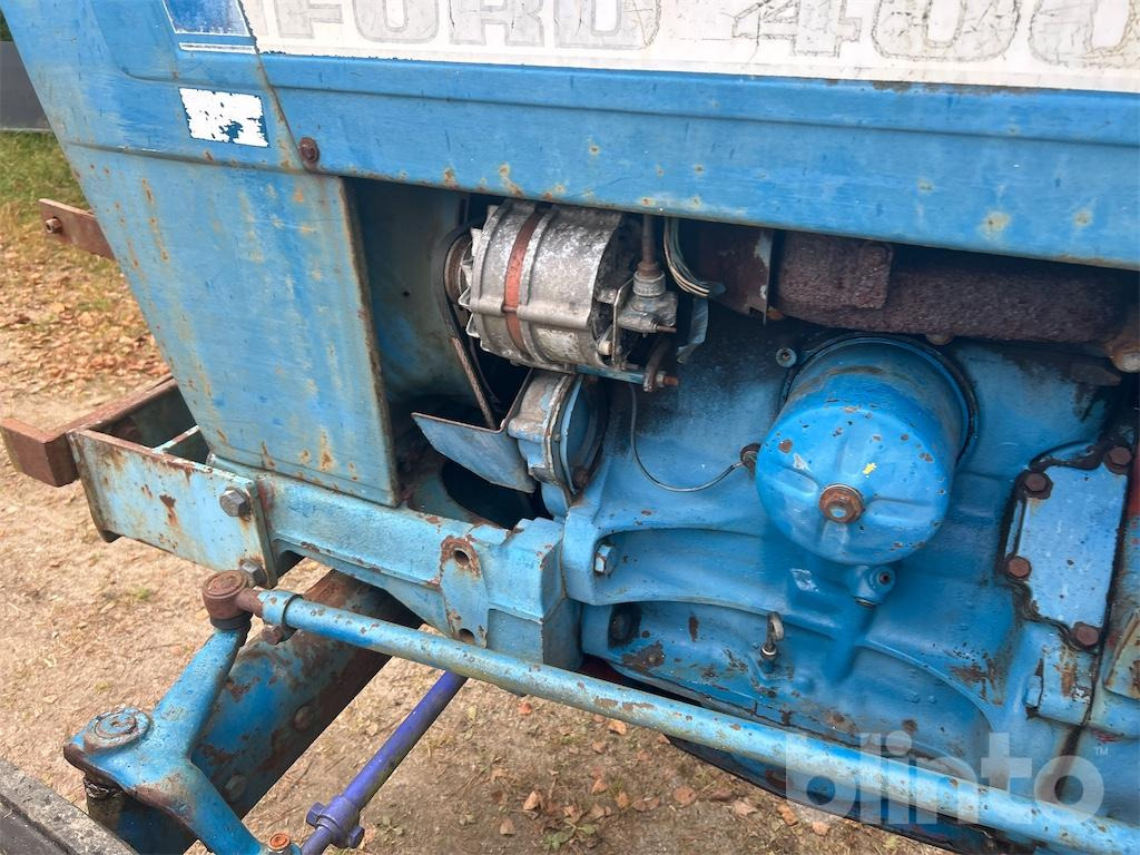Tractor FORD 4000: foto 16