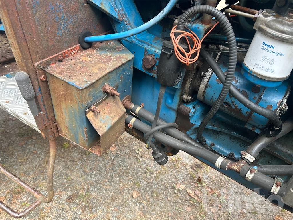Tractor FORD 4000: foto 32