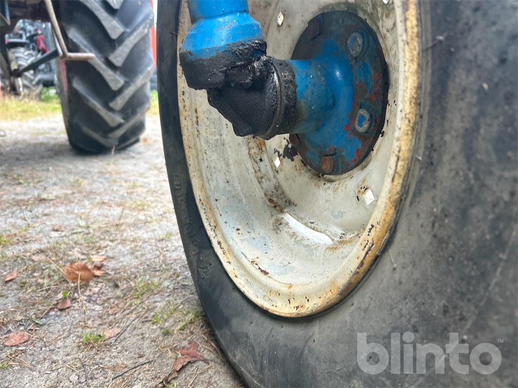 Tractor FORD 4000: foto 22