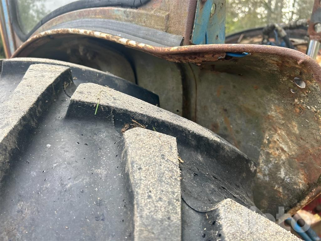 Tractor FORD 4000: foto 6