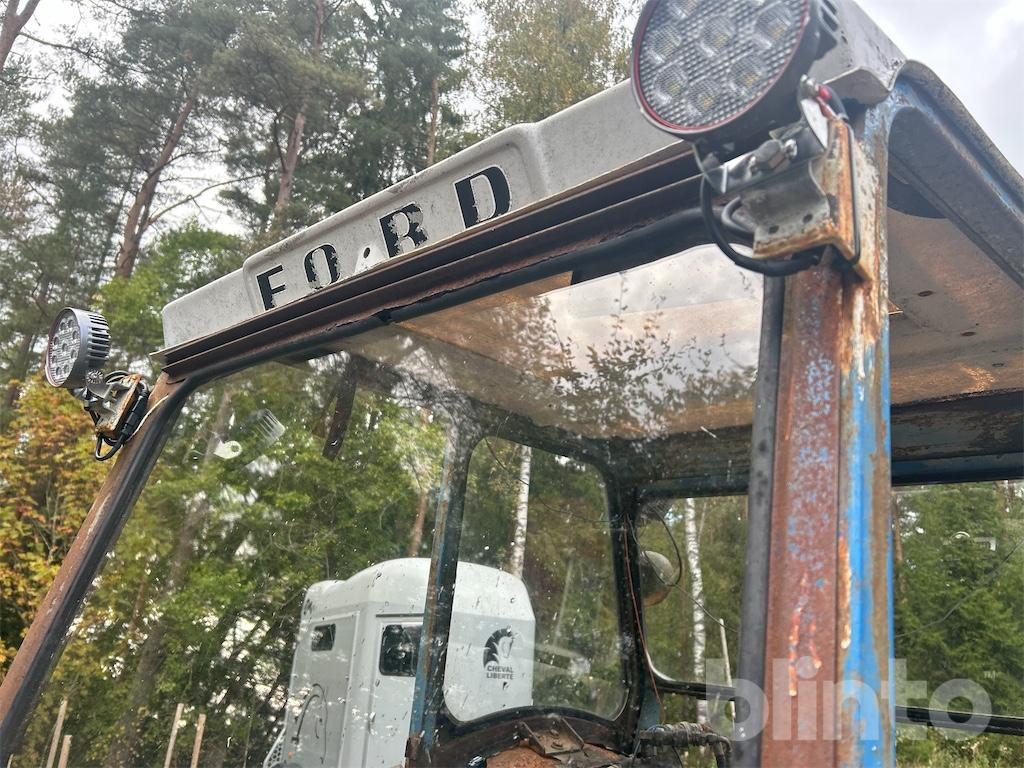 Tractor FORD 4000: foto 17