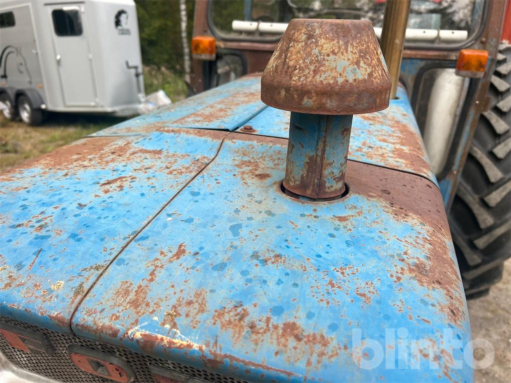 Tractor FORD 4000: foto 25