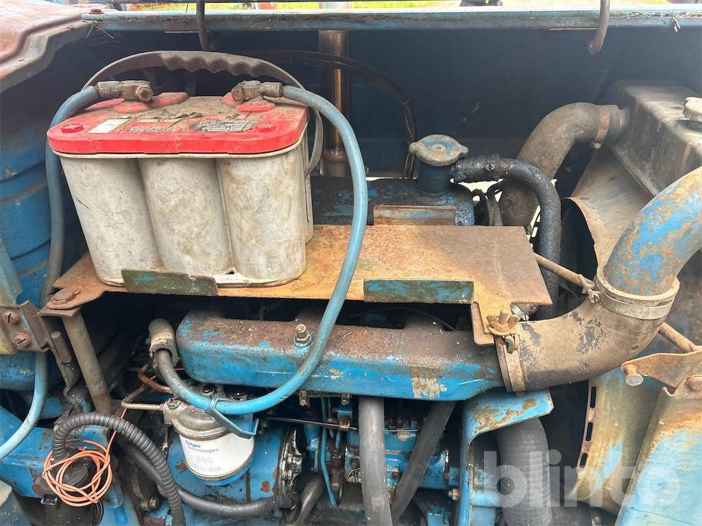 Tractor FORD 4000: foto 29
