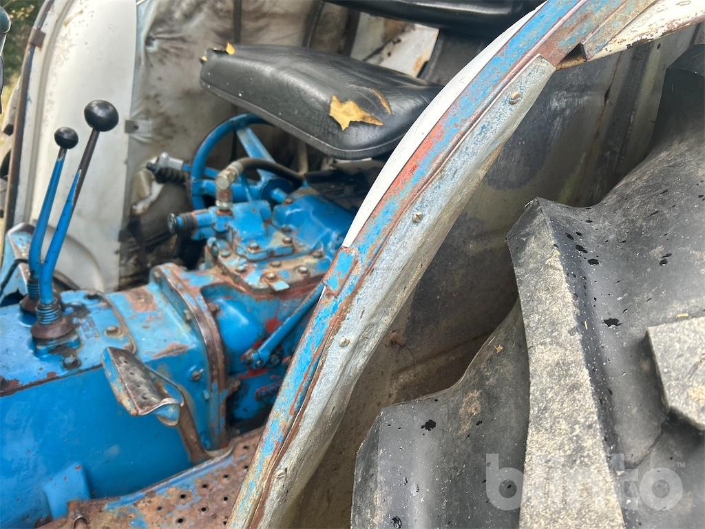 Tractor FORD 4000: foto 9