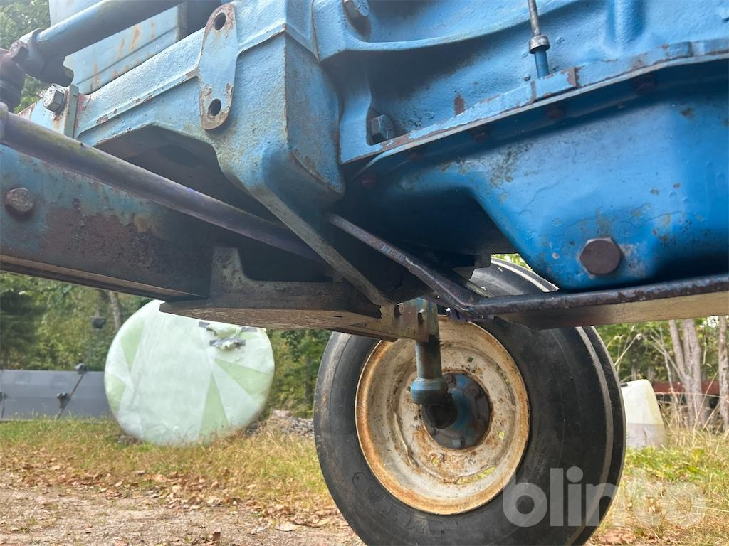 Tractor FORD 4000: foto 13