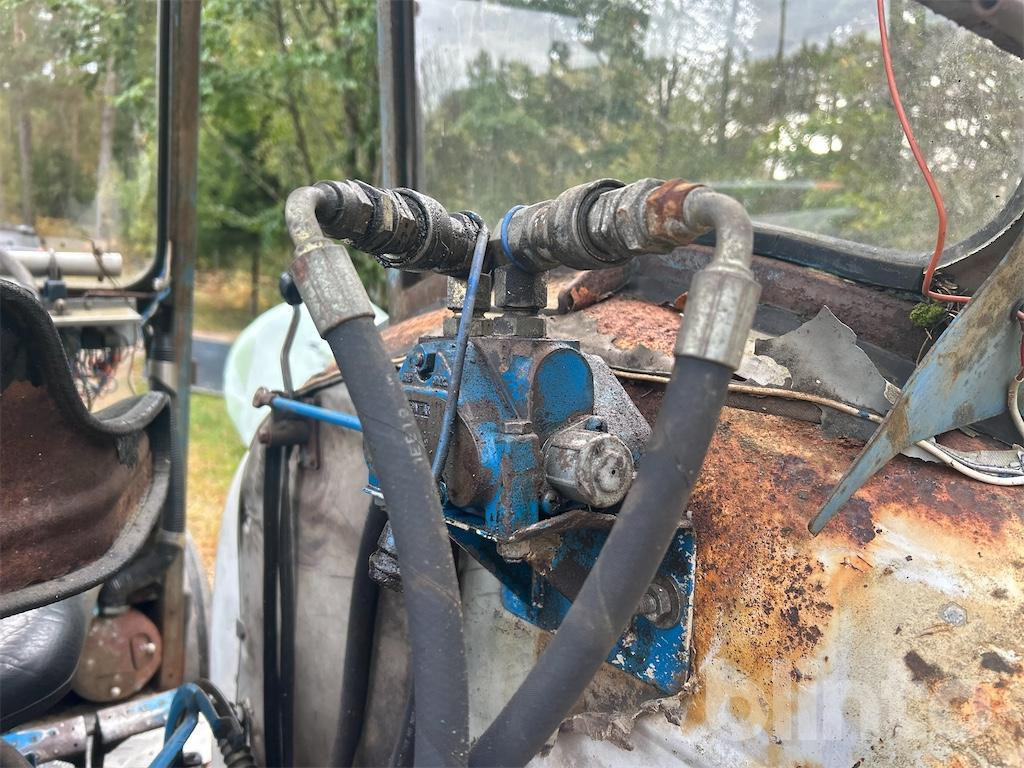Tractor FORD 4000: foto 43