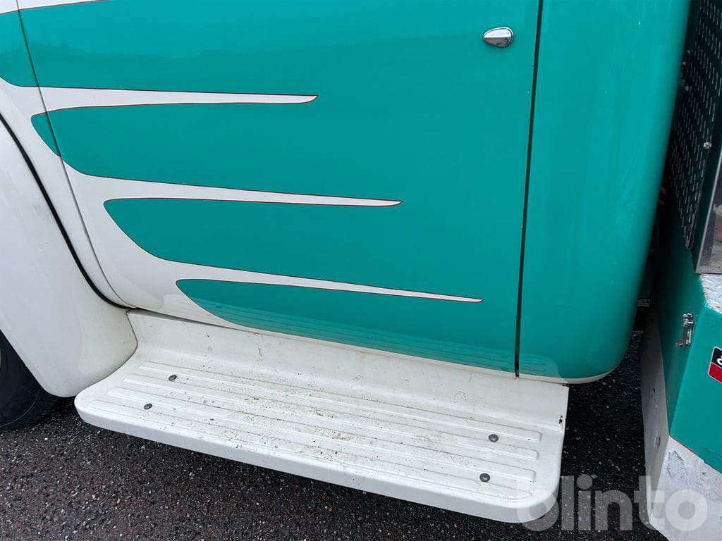 Camión portavehículos Ford F350: foto 30