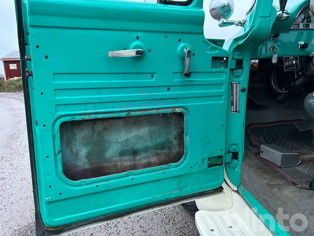 Camión portavehículos Ford F350: foto 31