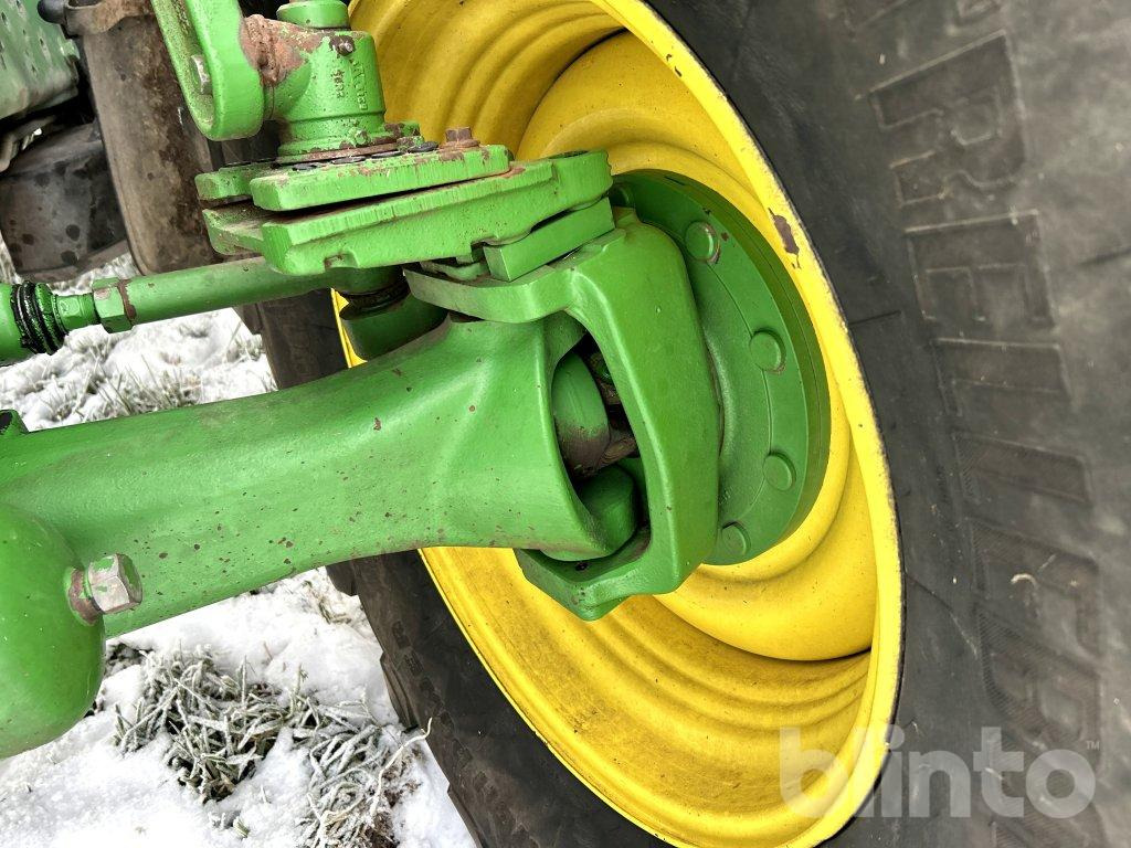 Tractor JOHN DEERE 6215R: foto 29 Tractor JOHN DEERE 6215R: foto 29