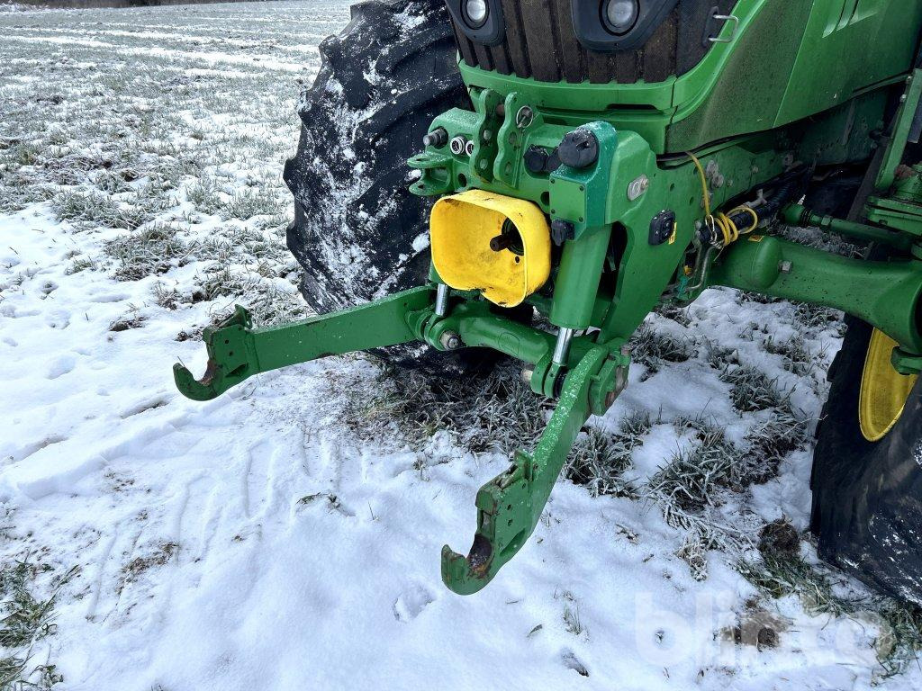 Tractor JOHN DEERE 6215R: foto 25 Tractor JOHN DEERE 6215R: foto 25