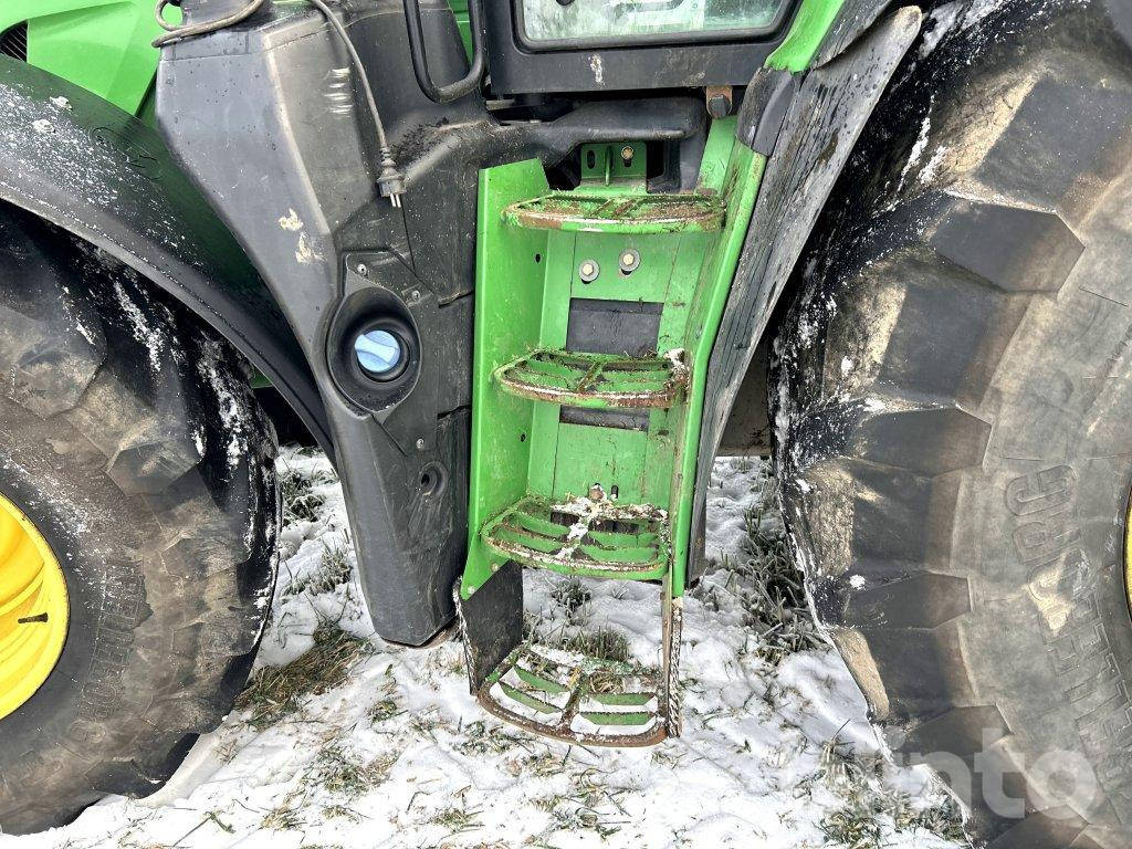 Tractor JOHN DEERE 6215R: foto 12 Tractor JOHN DEERE 6215R: foto 12