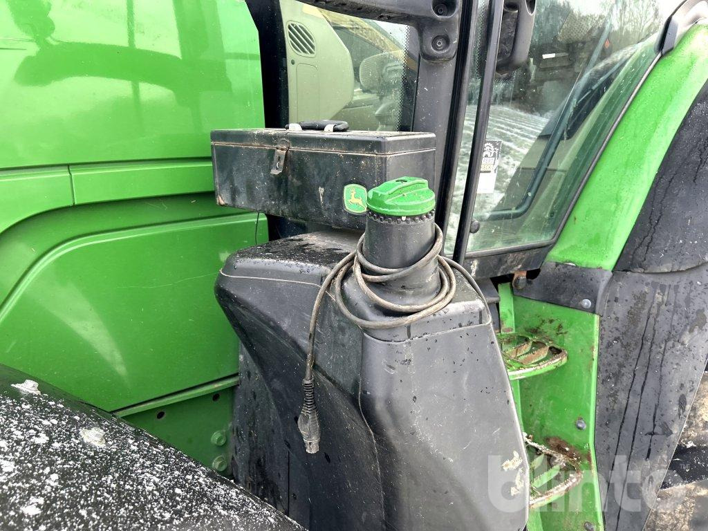 Tractor JOHN DEERE 6215R: foto 17 Tractor JOHN DEERE 6215R: foto 17