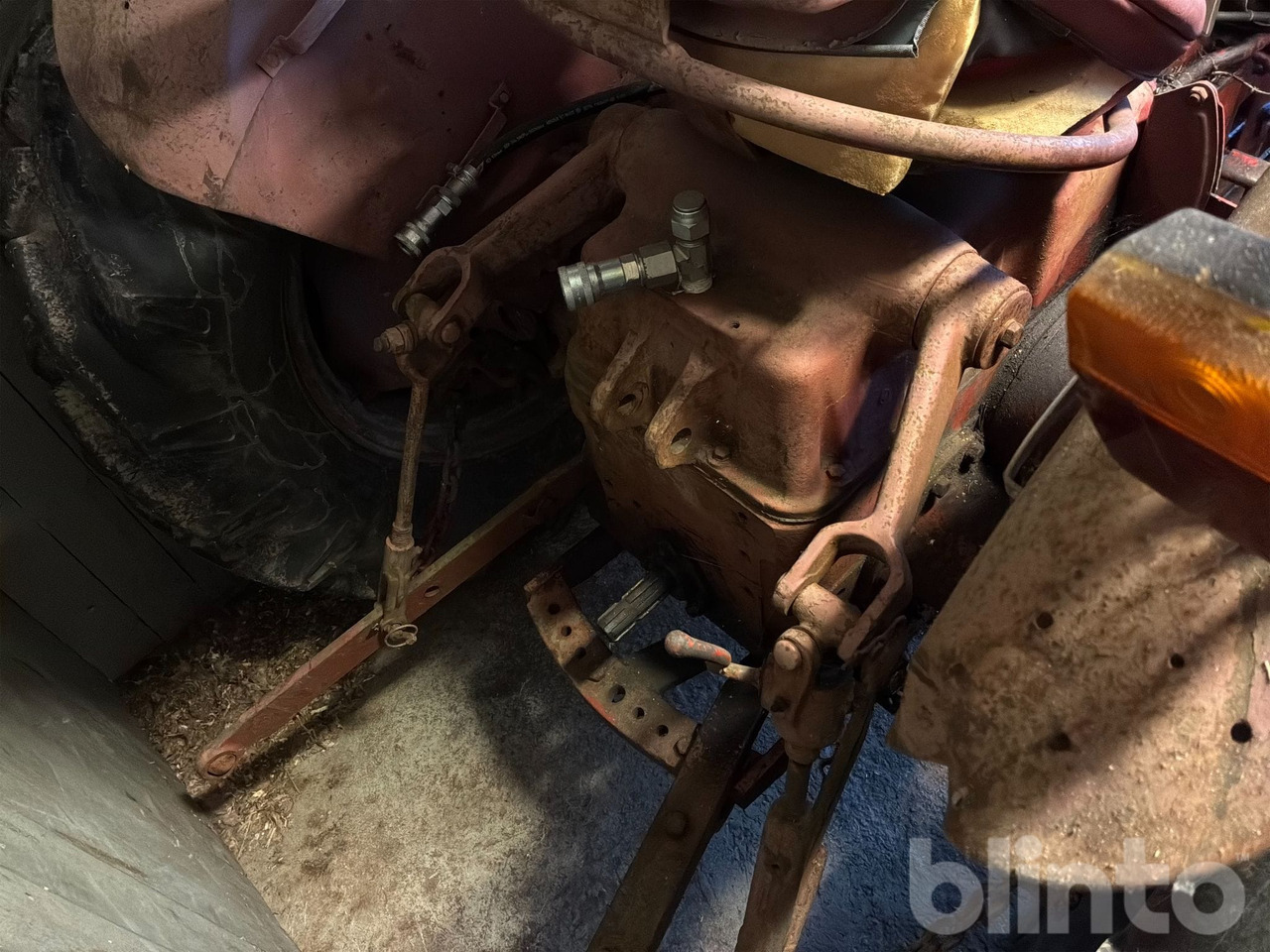 MC CORMICK B-275 - Tractor: foto 4 MC CORMICK B-275 - Tractor: foto 4