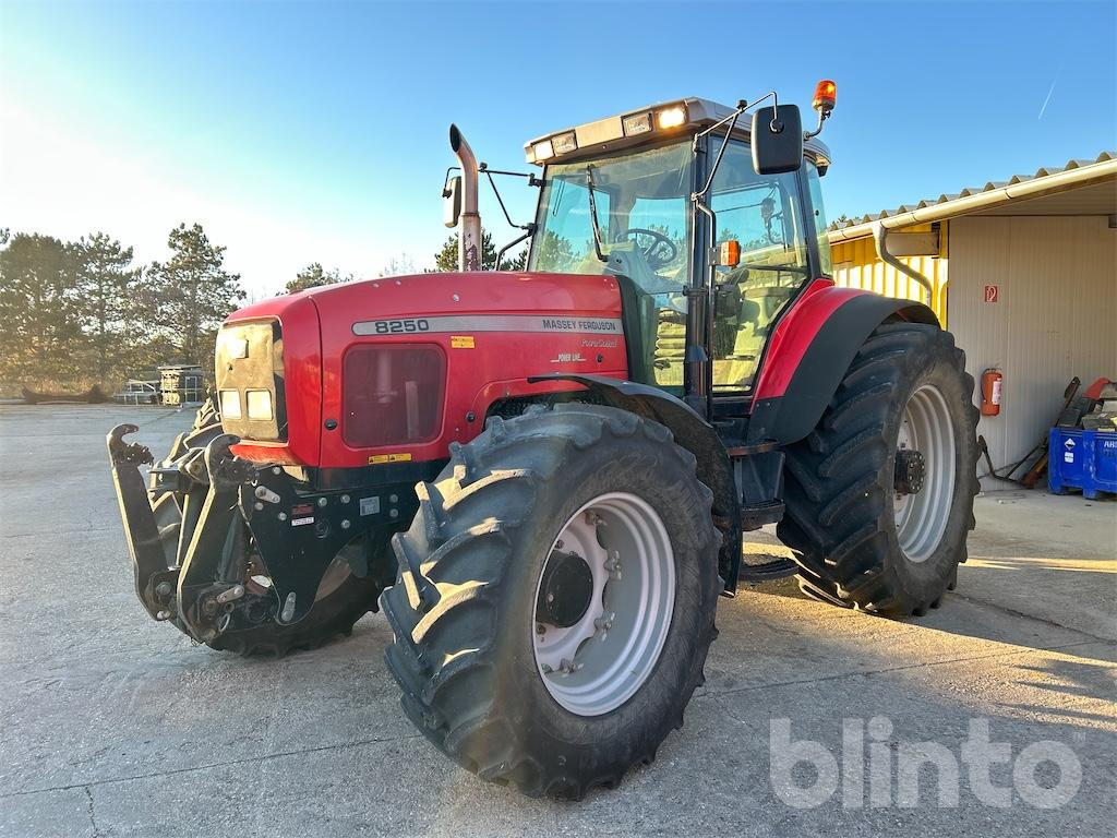 Massey Ferguson 8250-4 (2000) - Tractor: foto 1 Massey Ferguson 8250-4 (2000) - Tractor: foto 1