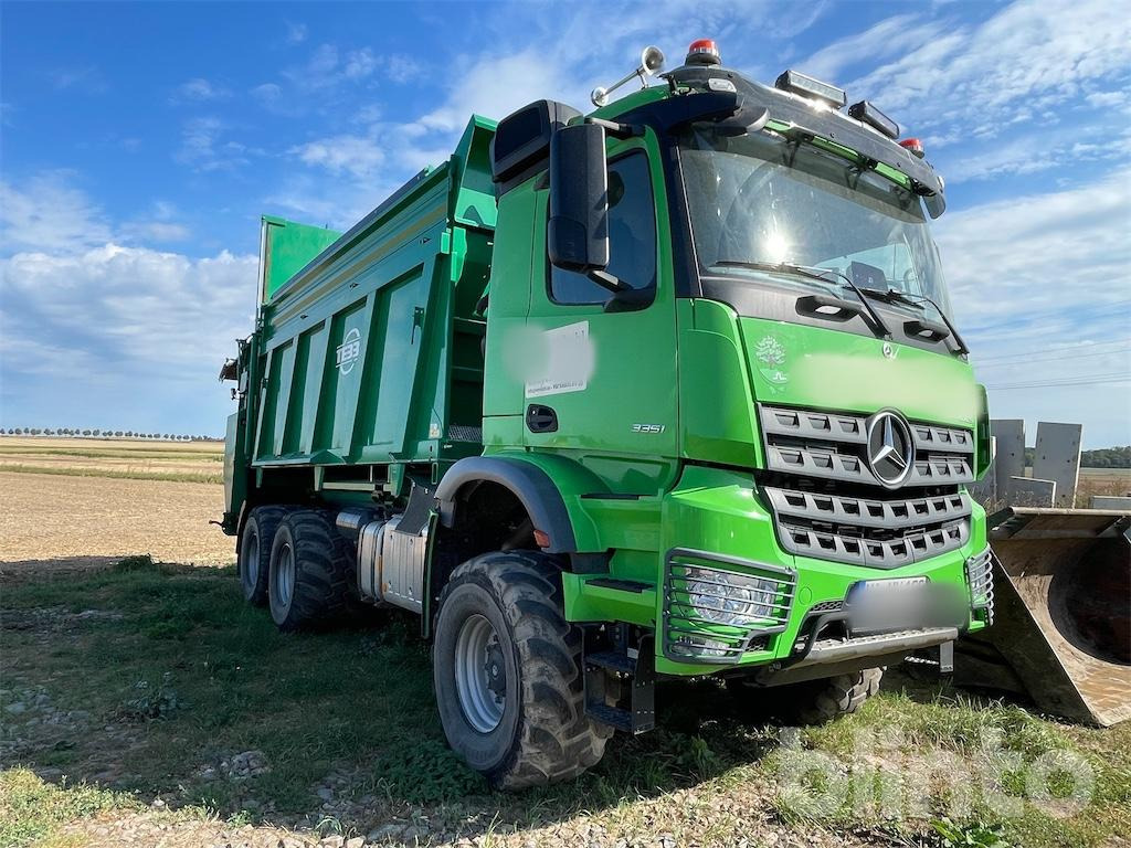 Mercedes Benz AROCS 3351 AK (2020) mit TEBBE Aufbau - Esparcidor de estiércol: foto 2 Mercedes Benz AROCS 3351 AK (2020) mit TEBBE Aufbau - Esparcidor de estiércol: foto 2
