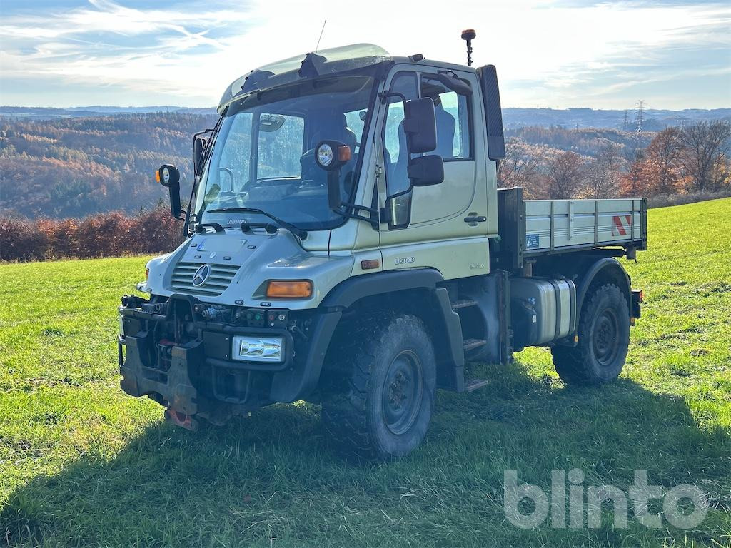 Mercedes-Benz U300 (2010) - Camión caja abierta: foto 1 Mercedes-Benz U300 (2010) - Camión caja abierta: foto 1