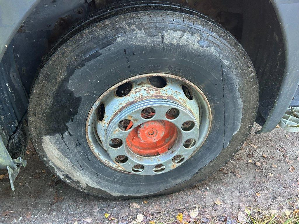 Camión portacontenedor de cadenas SCANIA P94GB4X2NZ230: foto 15 Camión portacontenedor de cadenas SCANIA P94GB4X2NZ230: foto 15