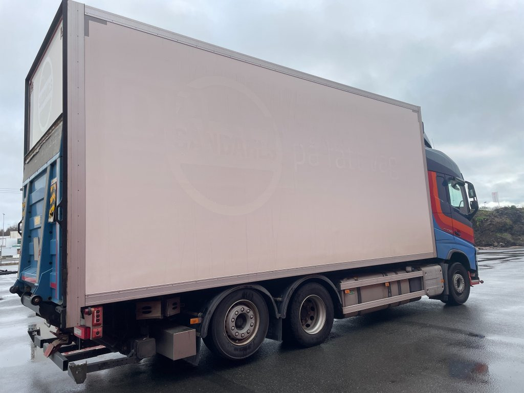 VOLVO FH 500 6x2*2 - Camión caja cerrada: foto 3 VOLVO FH 500 6x2*2 - Camión caja cerrada: foto 3
