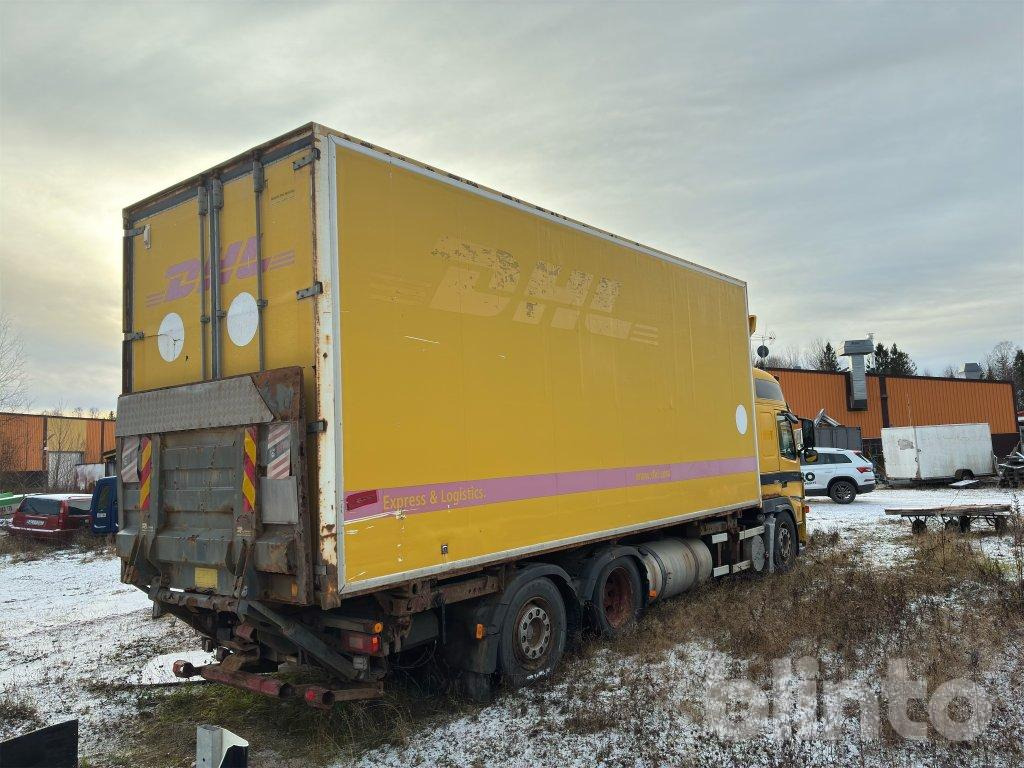 VOLVO FM9 6X2 - Camión caja cerrada: foto 5 VOLVO FM9 6X2 - Camión caja cerrada: foto 5