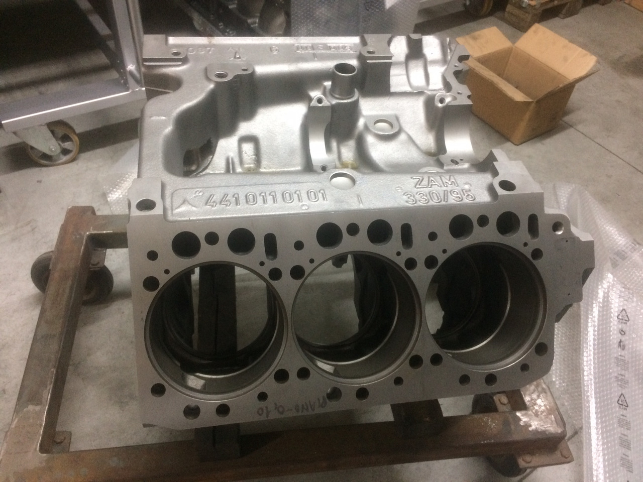 BASAMENTO MERCEDES OM441 - RIF. MERCEDES 4410100208 - Cárter: foto 2 BASAMENTO MERCEDES OM441 - RIF. MERCEDES 4410100208 - Cárter: foto 2