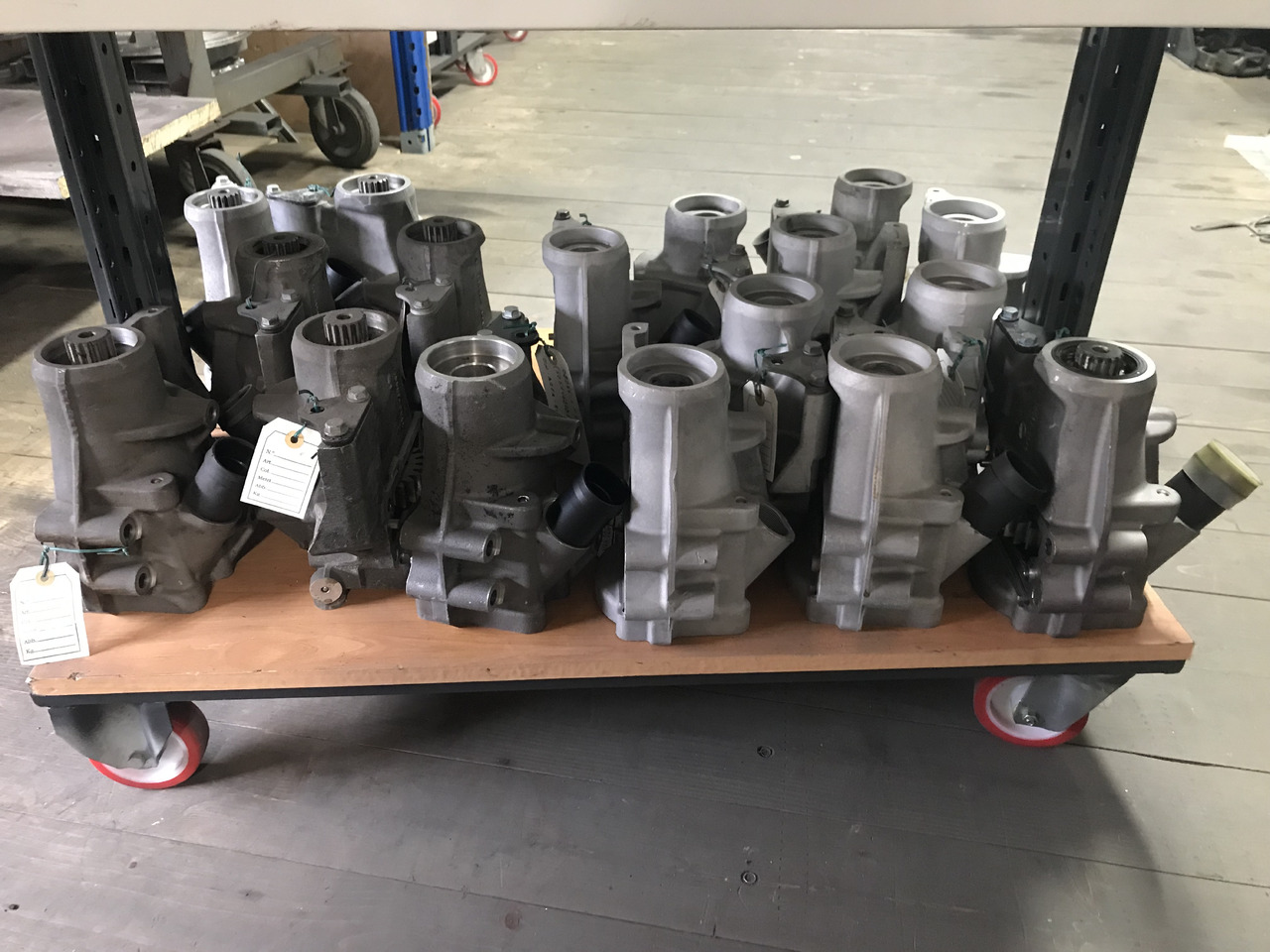 CARCASSA RIDUTTORE ASSEMBLAGGIO POMPA CARBURANTE ALTA PRESSIONE MAN 51385075020 - Bomba de combustible para Camión: foto 1 CARCASSA RIDUTTORE ASSEMBLAGGIO POMPA CARBURANTE ALTA PRESSIONE MAN 51385075020 - Bomba de combustible para Camión: foto 1