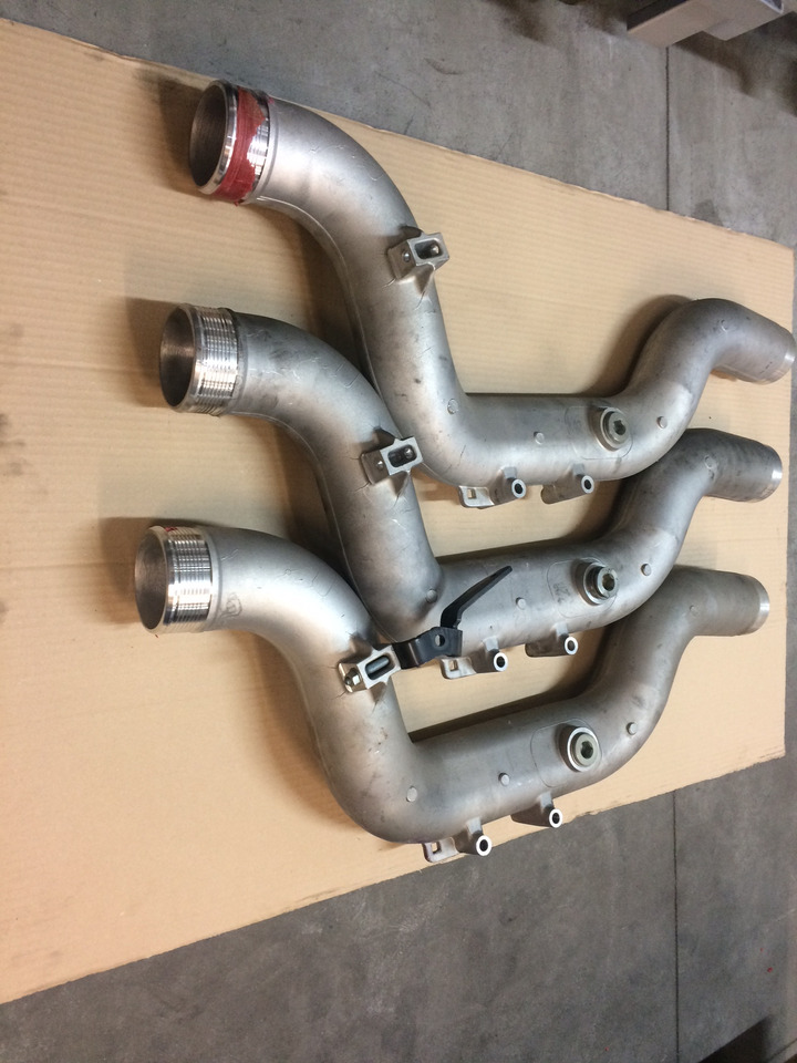 TUBO MANDATA ARIA DI CARICA MAN 51094115165 - Tubo de admisión de aire para Camión: foto 2 TUBO MANDATA ARIA DI CARICA MAN 51094115165 - Tubo de admisión de aire para Camión: foto 2