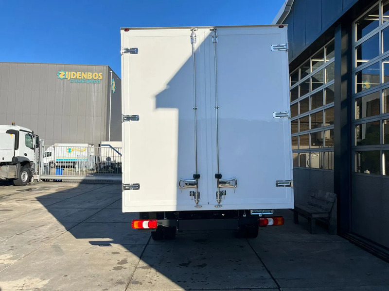 Mercedes-Benz Accelo 915 4x2 Closed Cargo Truck - Camión caja cerrada: foto 5 Mercedes-Benz Accelo 915 4x2 Closed Cargo Truck - Camión caja cerrada: foto 5