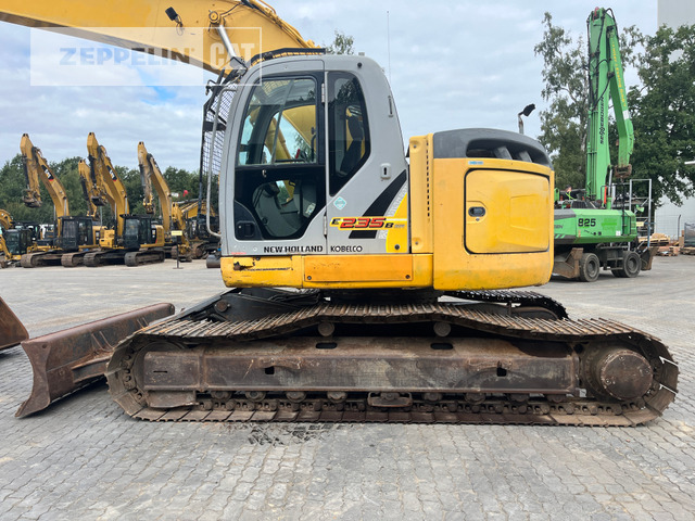 Excavadora de cadenas New Holland E235: foto 8