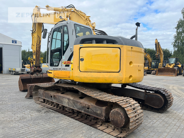 Excavadora de cadenas New Holland E235: foto 7