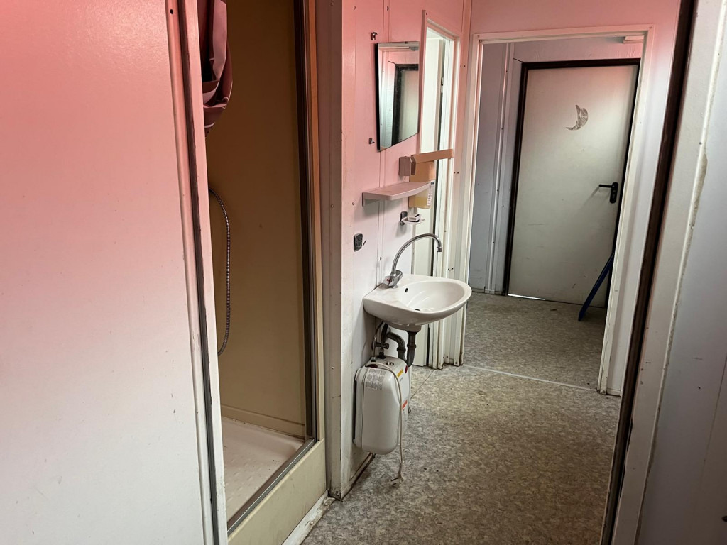 Abrollcontainer Containeranlage für Asbestsanierung - Camión multibasculante: foto 3 Abrollcontainer Containeranlage für Asbestsanierung - Camión multibasculante: foto 3